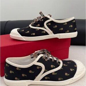 Valentino Black Floral Canvas Bay By Bay sneakers BNIB size 8